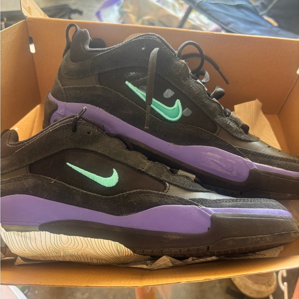 Nike Black and Purple Athletic Sneakers